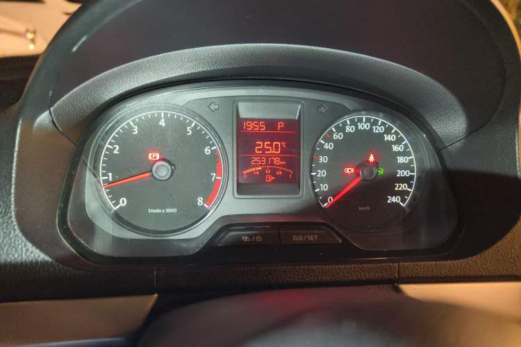 Used Volkswagen Jetta 2015 1.6L Automatic Fashion Model
