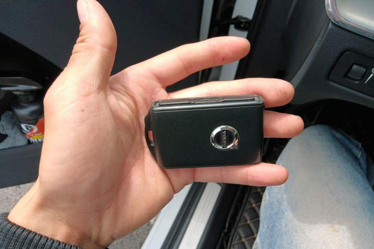 Used Volvo XC60 2022 B5 4x4 Zhiyi Luxury Edition Vehicle Key