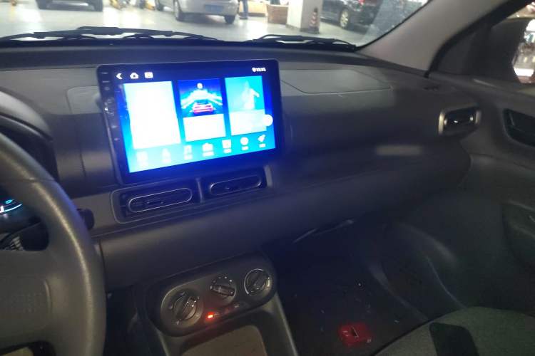 Used Wuling Hongguang New Energy 2025 Extended-Range Hybrid 50 km Utility Version Audio And AC Panel