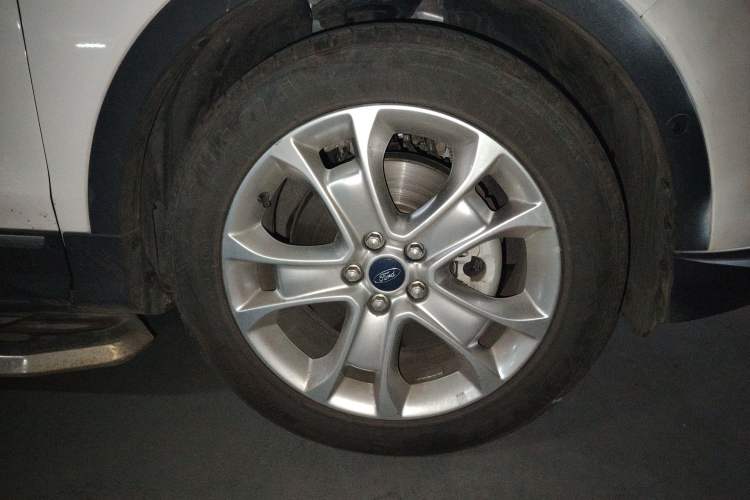 Used Ford Kuga 2015 2.0L GTDi Four-Wheel-Drive Sport Model
