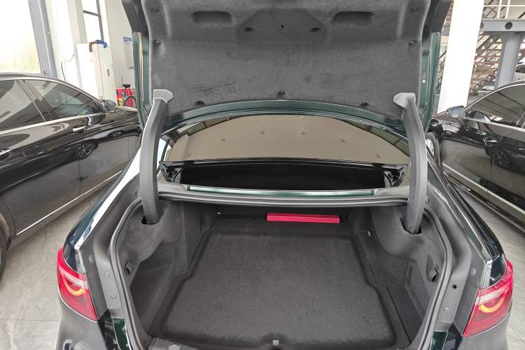 Used Jaguar XFL 2022 XFL 2.0T P250 Two-Wheel-Drive Elite Sport Edition Trunk