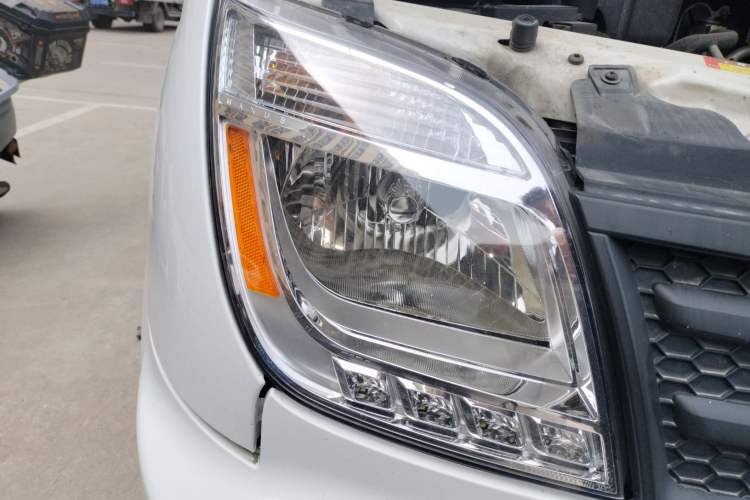 Used SAIC MAXUS Xintu V80 2021 2.0T Manual Classic Aoyuntong 127 PS Mid-axle Mid-roof 6/7/8/9-Seater