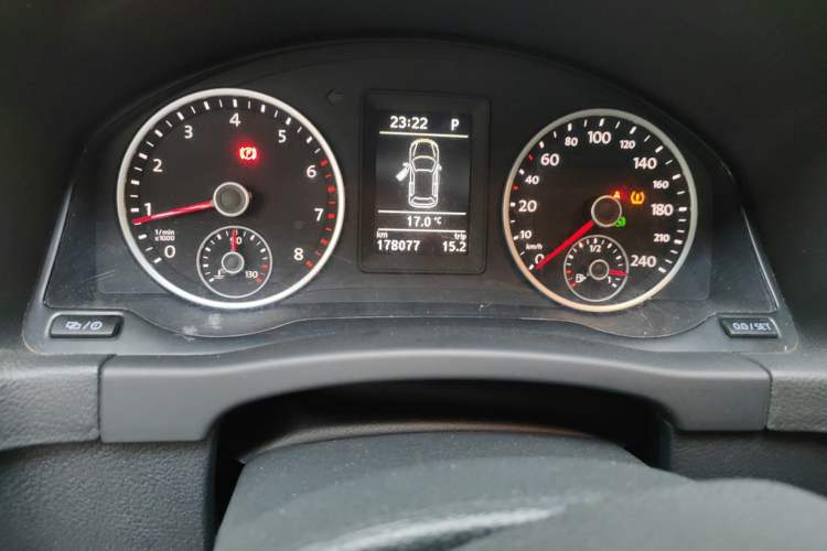 Used Volkswagen Tiguan 2017 300TSI Automatic Two-Wheel Drive Silk Road Comfort Edition Odometer Close Up