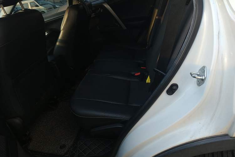 Used Toyota RAV4 2015 2.0L CVT Four-Wheel Drive New Edition