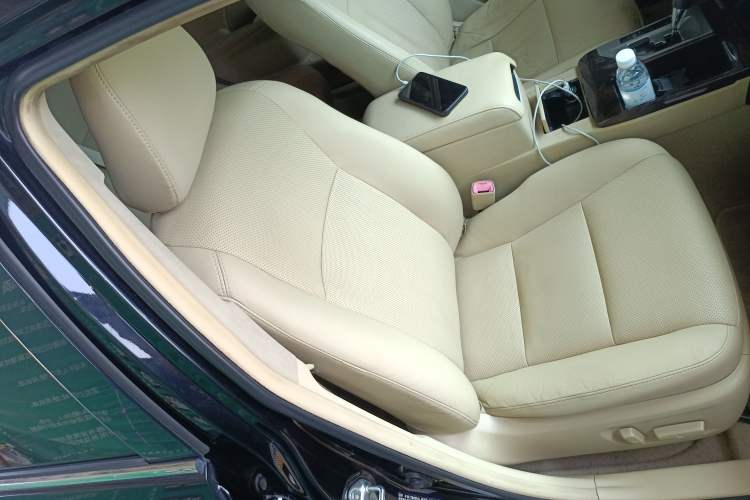 Used Toyota Camry 2015 2.0G Premier Edition
