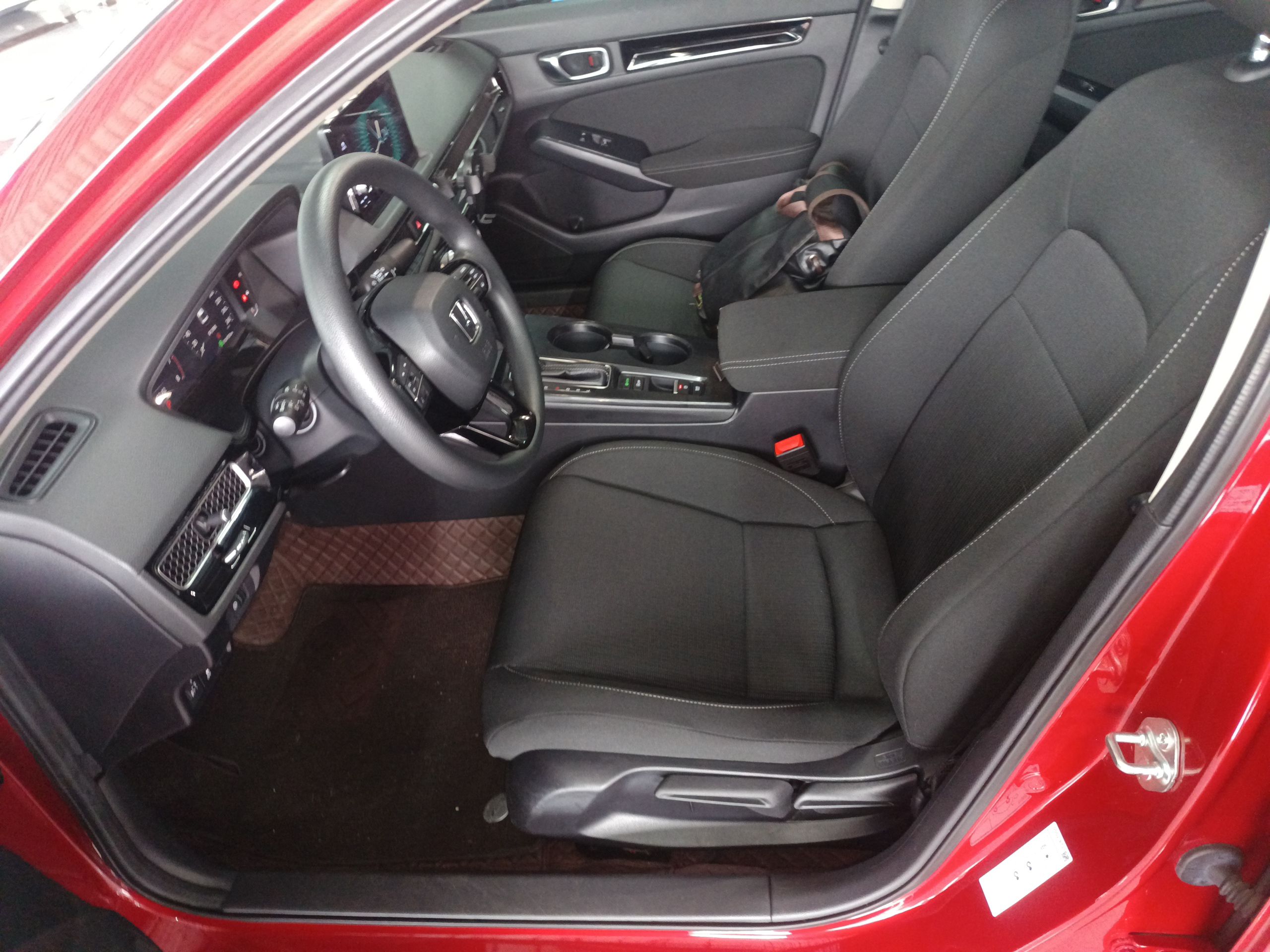 Переднее сиденье в автомобиле