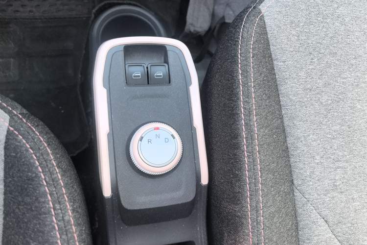 Used Chery QQ Ice Cream 2023 170km Milkshake – Lithium Iron Phosphate Gear Lever