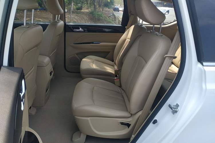 Used Baojun 730 2016 1.5L Manual Comfort Version 7 Seats China V Emission Standard Left Rear Seat