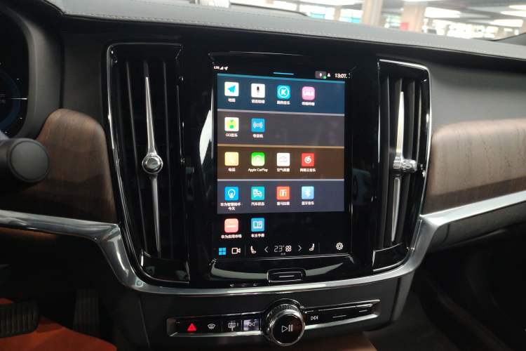 Used Volvo S90 New Energy 2024 Plug-in Hybrid Four-Wheel Drive Long-Range Luxury Smart Edition
