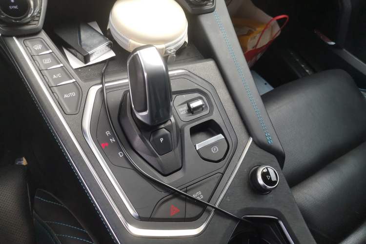 Used Lynk & Co 05 2020 2.0TD Two-Wheel Drive Shine Halo Gear Lever