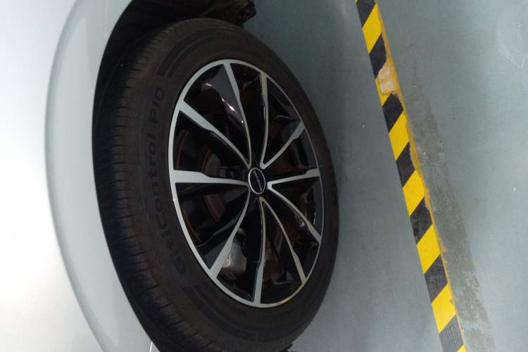 Used Roewe D7 2025 DMH 125km World Champion Edition Left Front Wheel Hub