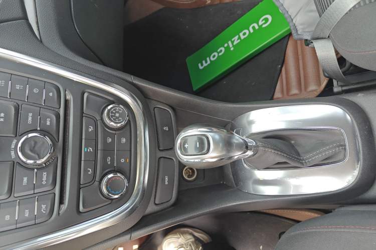 Used Buick Encore 2015 1.4T Automatic Two-Wheel Drive Urban Elite Version Gear Lever