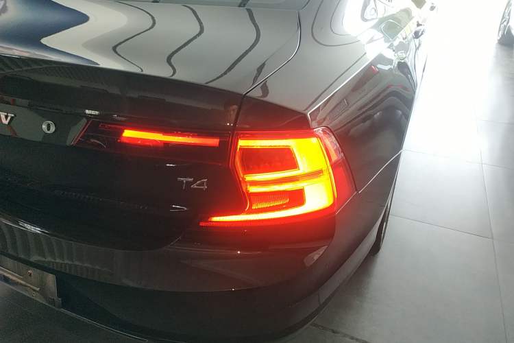 Used Volvo S90 2018 T4 Zhiyuan Edition
