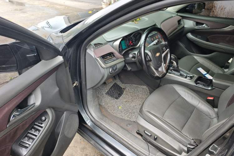 Used Chevrolet Malibu 2017 1.5T Automatic Luxury Edition Driver Seat