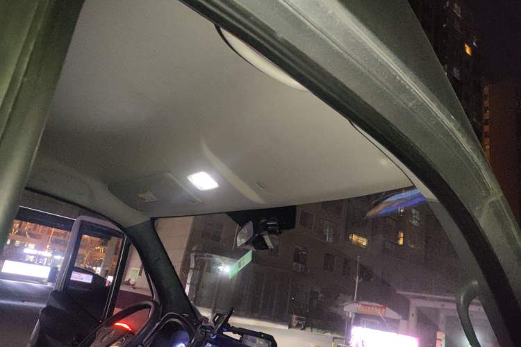 Used Foton Toano 2023 Cummins 2.8T Manual Jixiang Van Extended Wheelbase Mid-Roof Design Rear Dual Tires 3-Seater Configuration
