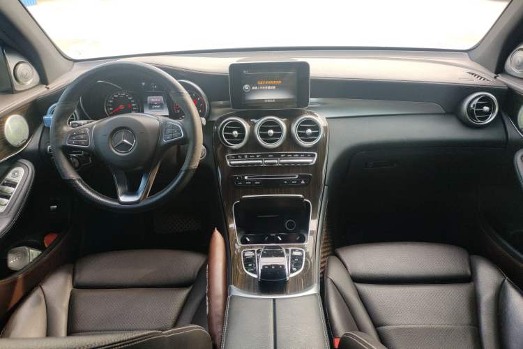 Used Mercedes-Benz GLC 2016 GLC 260 4MATIC Luxury Model Center Console