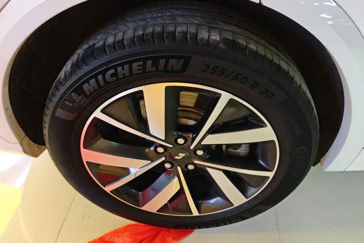 Used Li Auto L7 2023 Air model Right Rear Wheel Hub