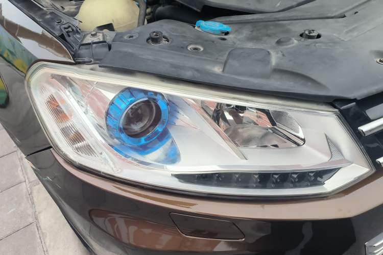 Used Zotye T600 2015 2.0T DCT Prestige Edition Right Front Headlight