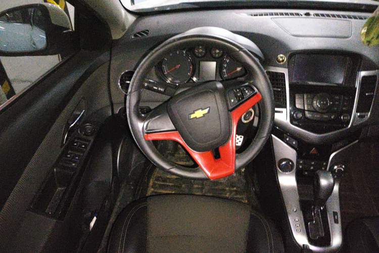 Used Chevrolet Cruze 2013 Hatchback 1.6T Automatic Flagship Model