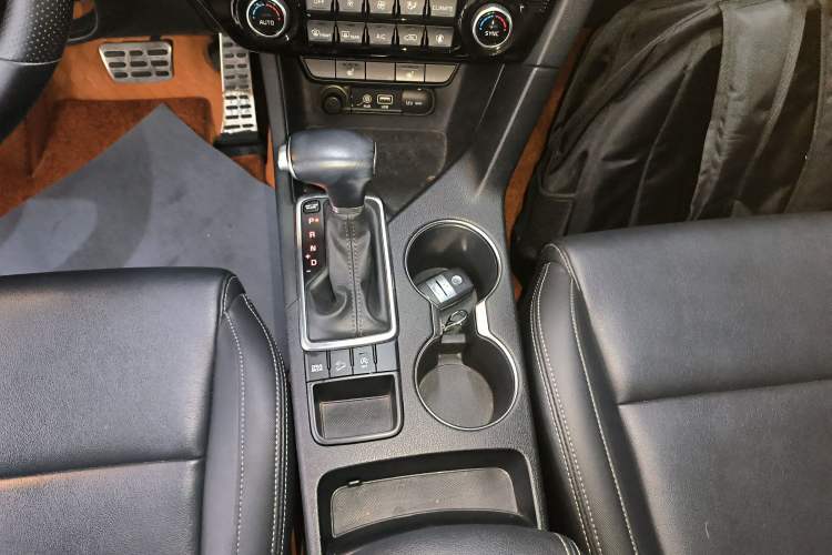 Used Kia KX5 2016 1.6T Automatic Two-Wheel Drive DLX Gear Lever