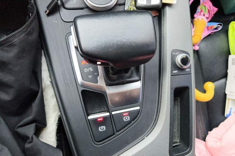 Used Audi A4L 2017 Plus 40 TFSI Ambition Model Gear Lever