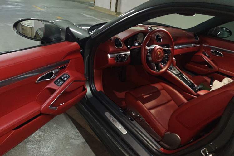 Used Porsche 718  Driver Seat