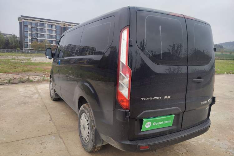 Used Ford Transit 2017 2.0T Diesel Multi-Purpose Commercial Vehicle Short Wheelbase Low Roof China V Standard