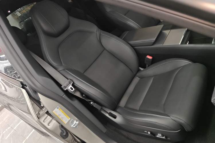 Used Tesla Model Y L 2025 Model Long-Range All-Wheel-Drive Version
