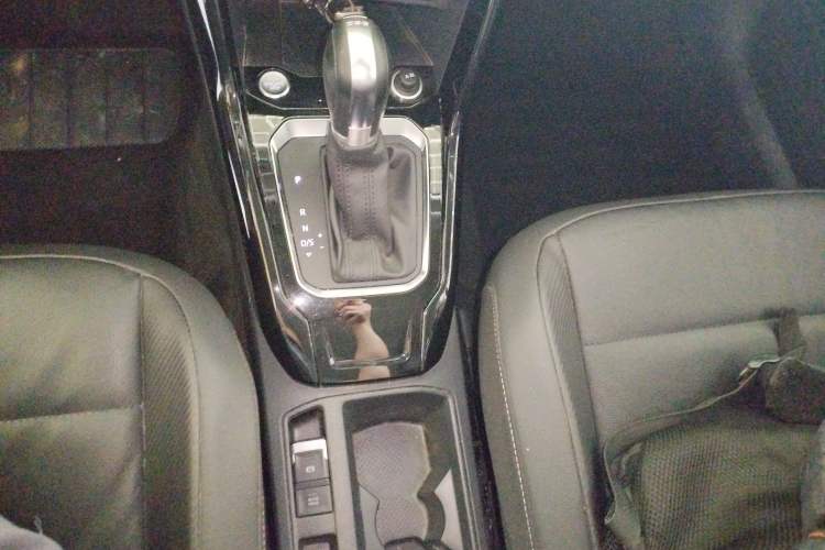 Used Volkswagen T-ROC 2021 280TSI DSG Two-Wheel Drive Comfort Connect Edition