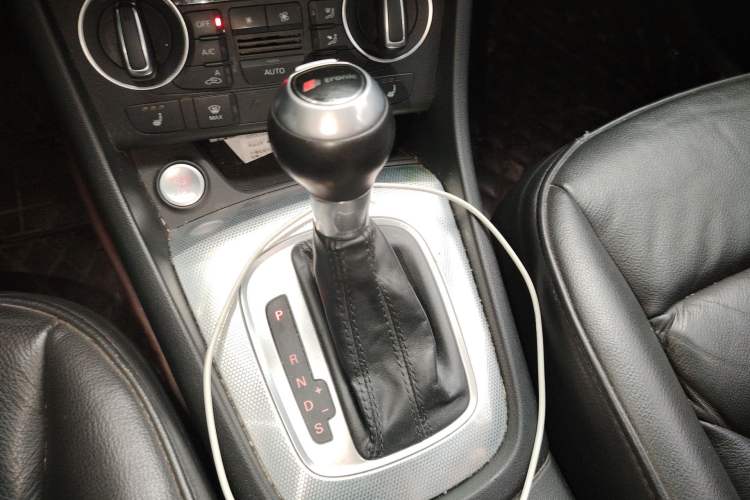 Used Audi Q3 2017 30 TFSI Fashion Model Gear Lever