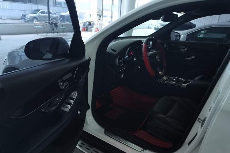 Used Mercedes-Benz GLC 2016 GLC 260 4MATIC Luxury Model
