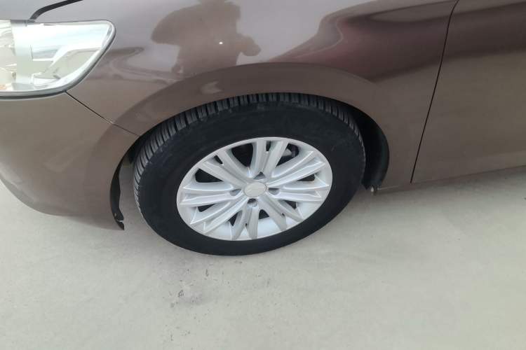 Used Peugeot 301 2016 1.6L Automatic Comfort Edition Left Front Wheel Hub