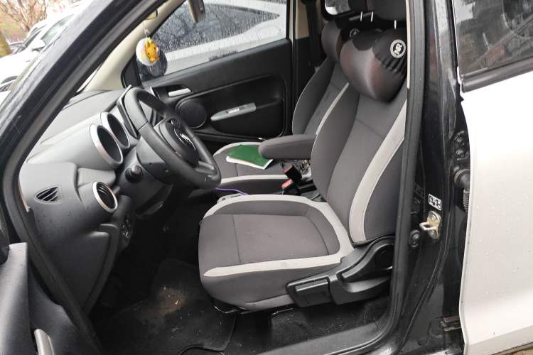 Used ORA Black Cat 2022 301km "Cute Pet" Version – Lithium Iron Phosphate Left Front Seat