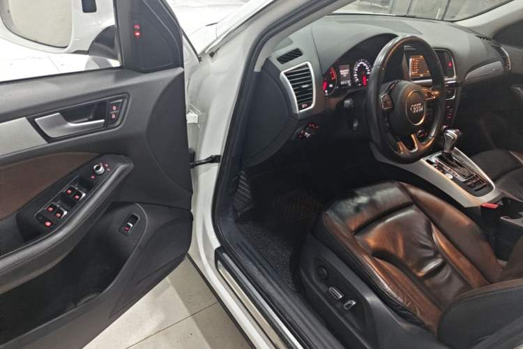 Used Audi Q5 2017 Plus 40 TFSI Technology Model