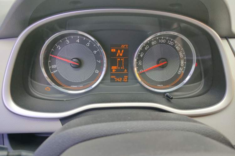 Used Chevrolet Sail 2015 Sail 3 1.3L AMT Ideal Edition Odometer Close Up