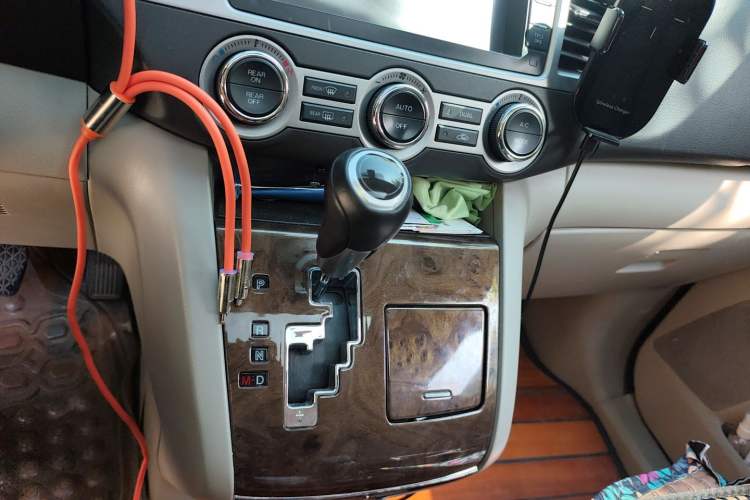 Used Mazda 8 2013 2.5L Ultimate Edition Gear Lever