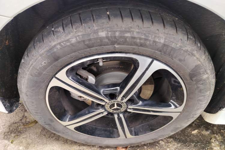 Used Mercedes-Benz A-Class 2022 Second Facelift A 200 L Sport Sedan Fashion Version Right Rear Wheel Hub