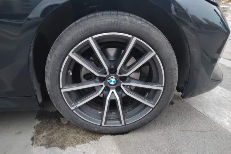 Used BMW 3 Series 2024 325Li xDrive M Sport Package Right Front Wheel Hub