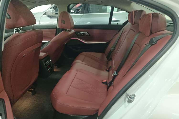 Used BMW 3 Series 2025 330Li M Sport Shadowline Package Left Rear Seat