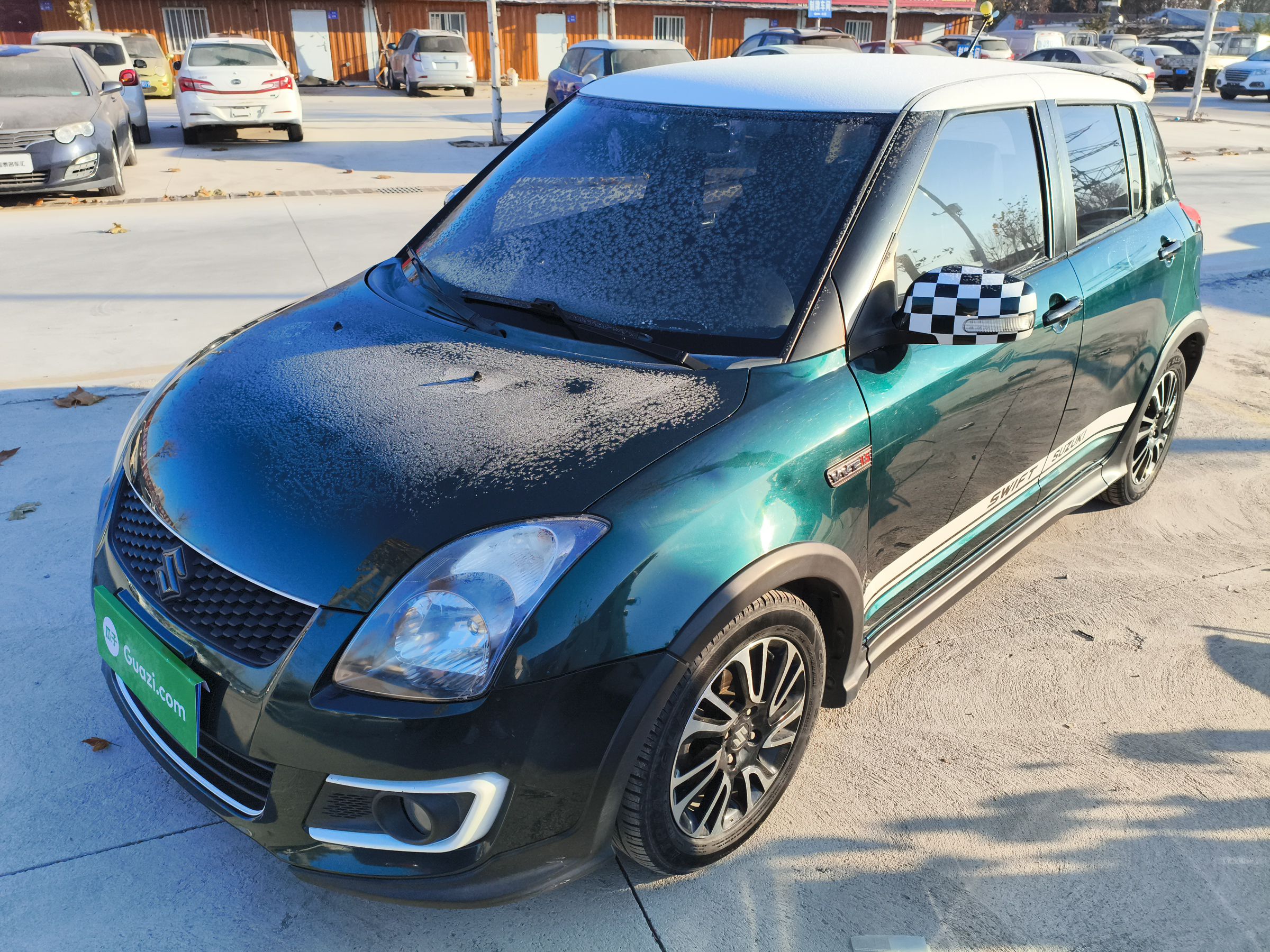 تحت مقدمة السيارة