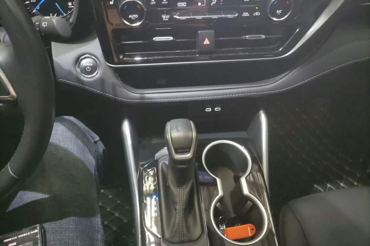 Used Toyota Highlander 2023 2.5L Smart Electric Hybrid Dual-Motor All-Wheel-Drive Luxury 7-Seater