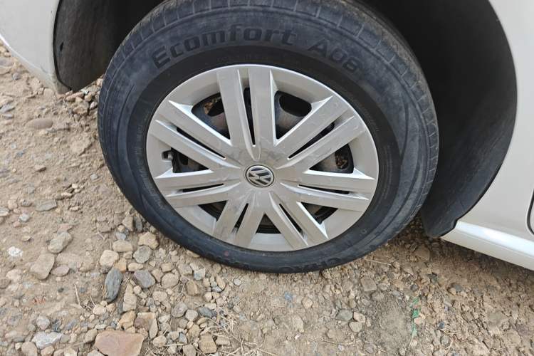 Used Volkswagen Polo 2016 1.4L Manual Fashion Model Right Rear Wheel Hub