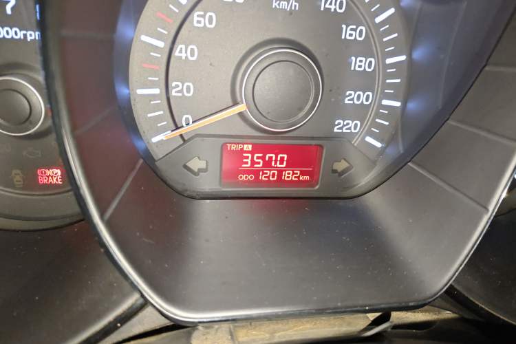 Used Kia K2 2012 Sedan 1.4L MT GLS Commemorative Edition