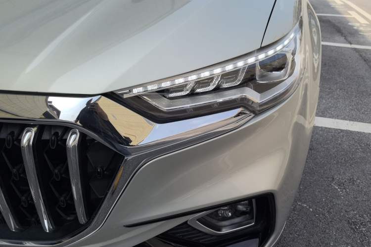 Used Hongqi HS5 2022 Facelifted Version 2.0T Smart Connect Flagship All-Wheel-Drive Edition
