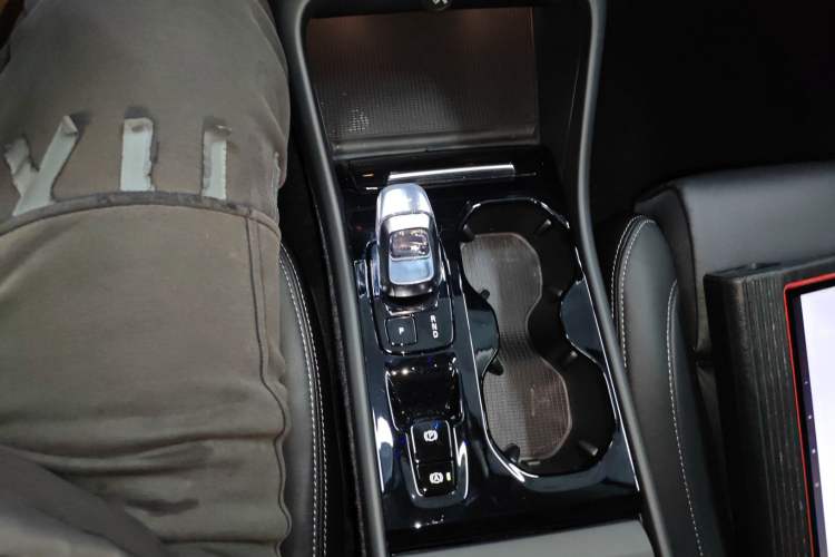 Used Volvo XC40 2024 B4 4x4 Smart Luxury Edition