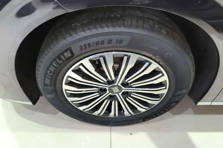 Used BYD Xia 2025 DM-i 1.5T 180km Excellence Model
