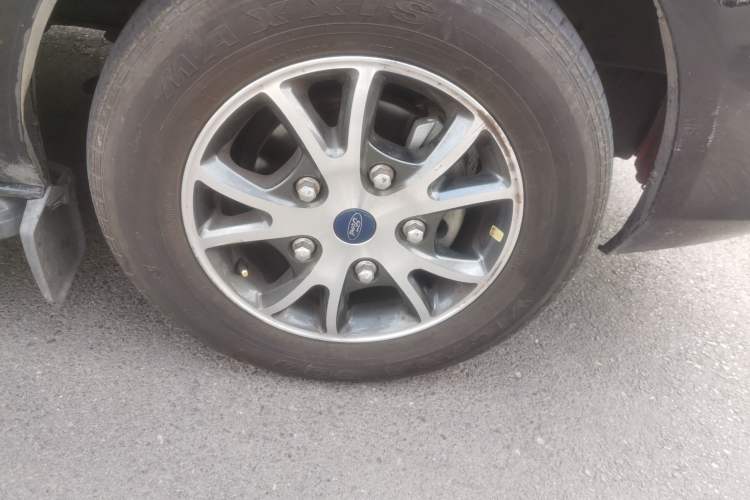 Used Ford Tourneo Custom 2023 2.0T Automatic Comfort Edition Right Front Wheel Hub