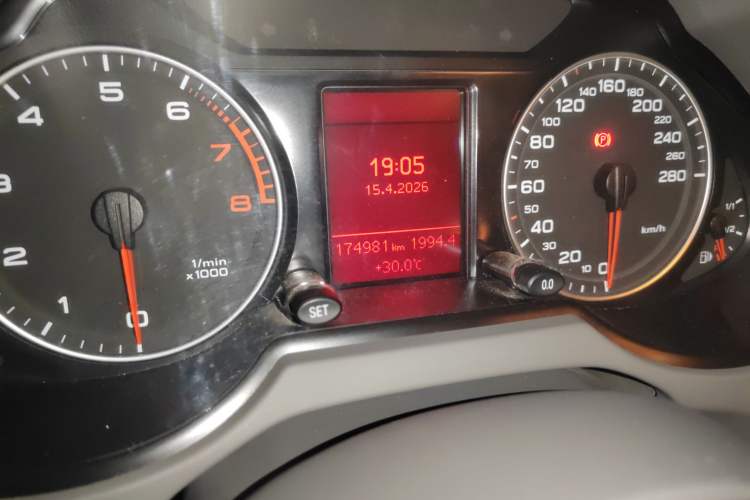 Used Audi Q5 2013 40 TFSI Technology Edition Odometer Close Up