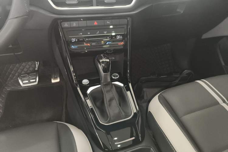 Used Volkswagen T-ROC 2023 300TSI DSG Two-Wheel-Drive Chen Guang Edition