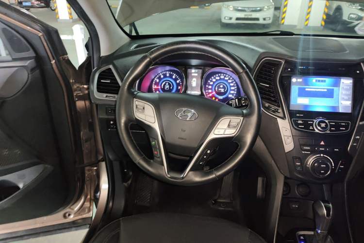 Used Hyundai Santa Fe 2015 2.0T Automatic Two-Wheel Drive Smart Version 5 Seats
